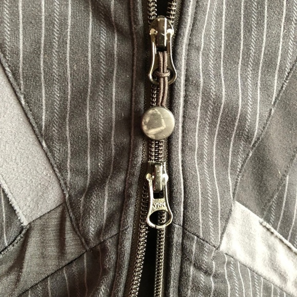 Lululemon Women's Origami Track Jacket Size 4 Grey Black Pinstripe - Picture 6 of 16